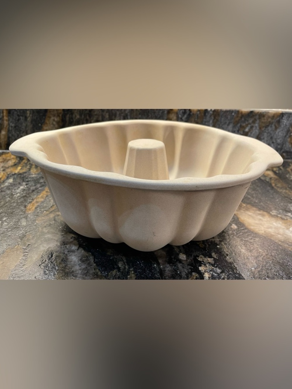 The Pampered Chef Beige Bundt Cake Pan - Family Heritage Stoneware 10”X4”